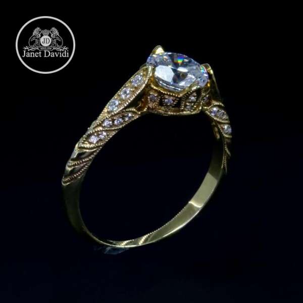 GRAINED DIAMOND ENGAGEMENT