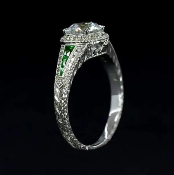 WG Diamond and Tsavorite Halo Mill Grained ID:12246